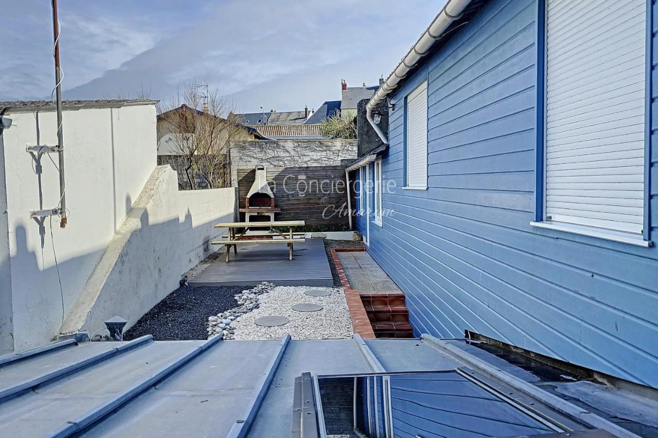 Am 57 - The Blue House Villa Ault Eksteriør billede